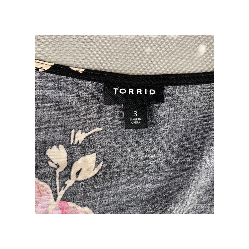 Torrid Black Floral Print Button Front Tunic Top Size 3 - Picture 3 of 7
